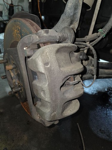 Lr015570 brake caliper left - caliper,