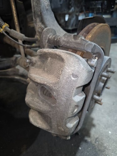 Lr015569 brake caliper right - caliper,